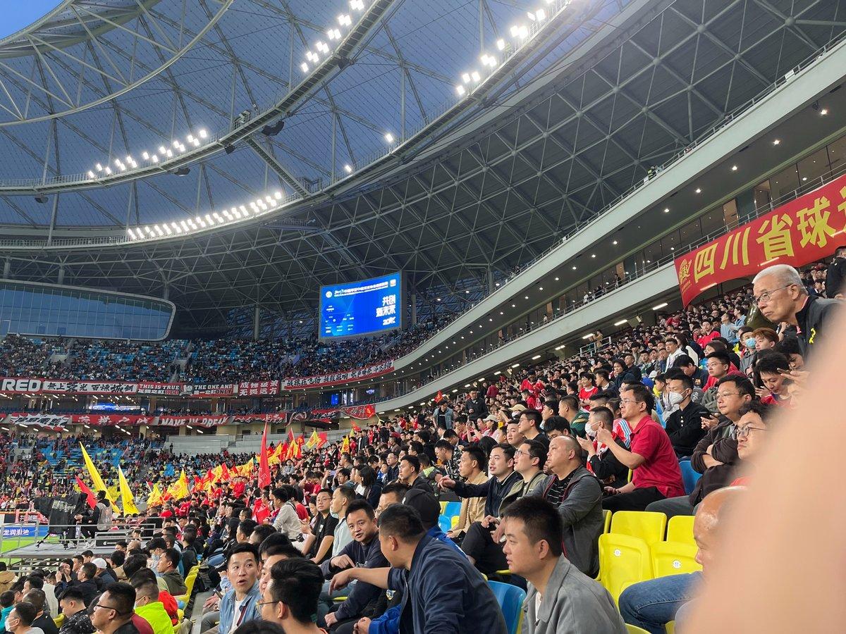 沙尔克04球迷协会举办球迷联谊会，共同狂欢