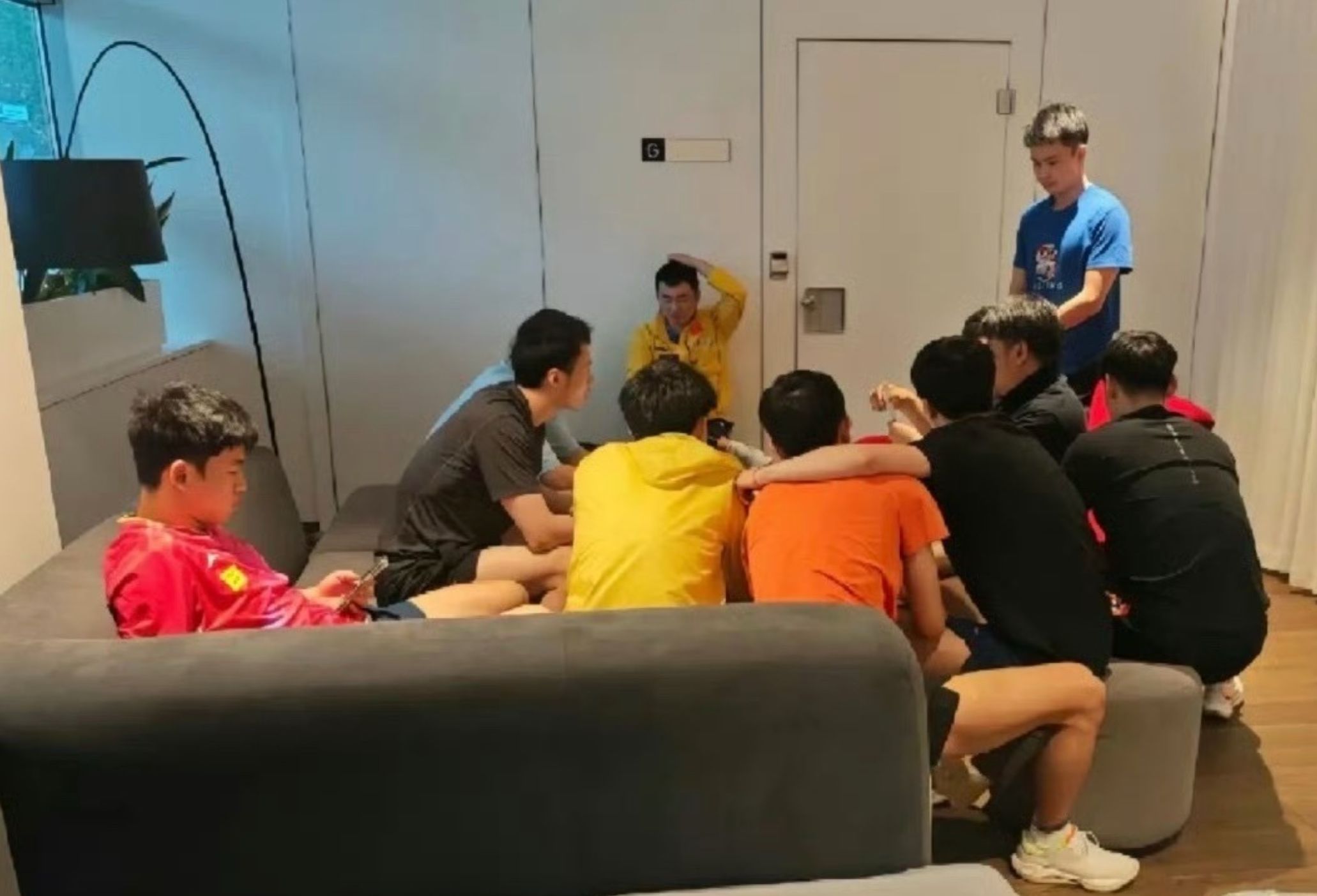 德信体育-强劲气场，选手轻松击溃对手夺冠