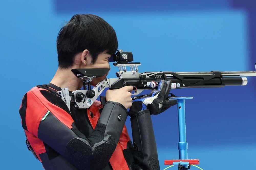 德信体育-铁饼飞天！加拿大选手力压对手夺冠