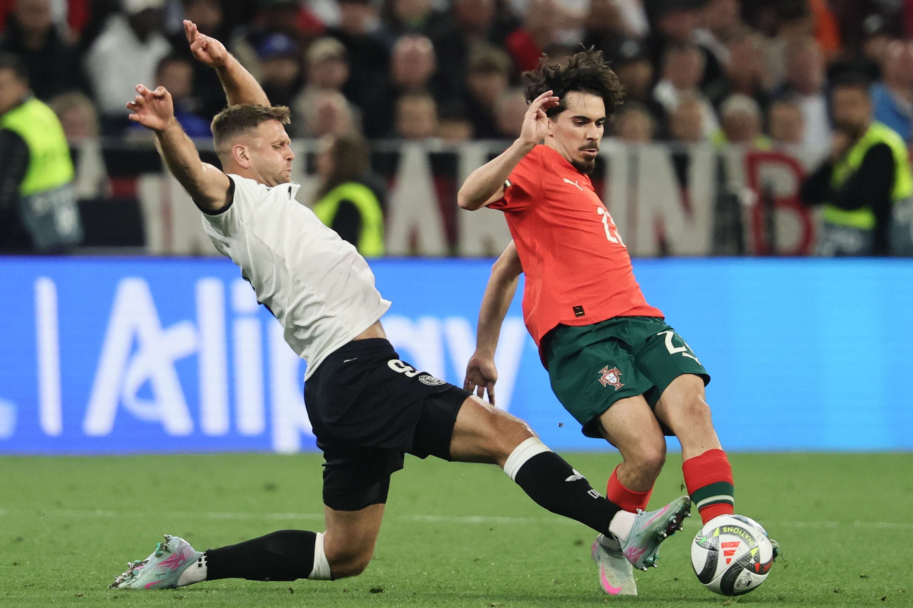 葡萄牙大逆转晋级欧国联四强,荷兰队惨遭淘汰 葡萄牙大逆转晋级欧国联四强,荷兰队惨遭淘汰