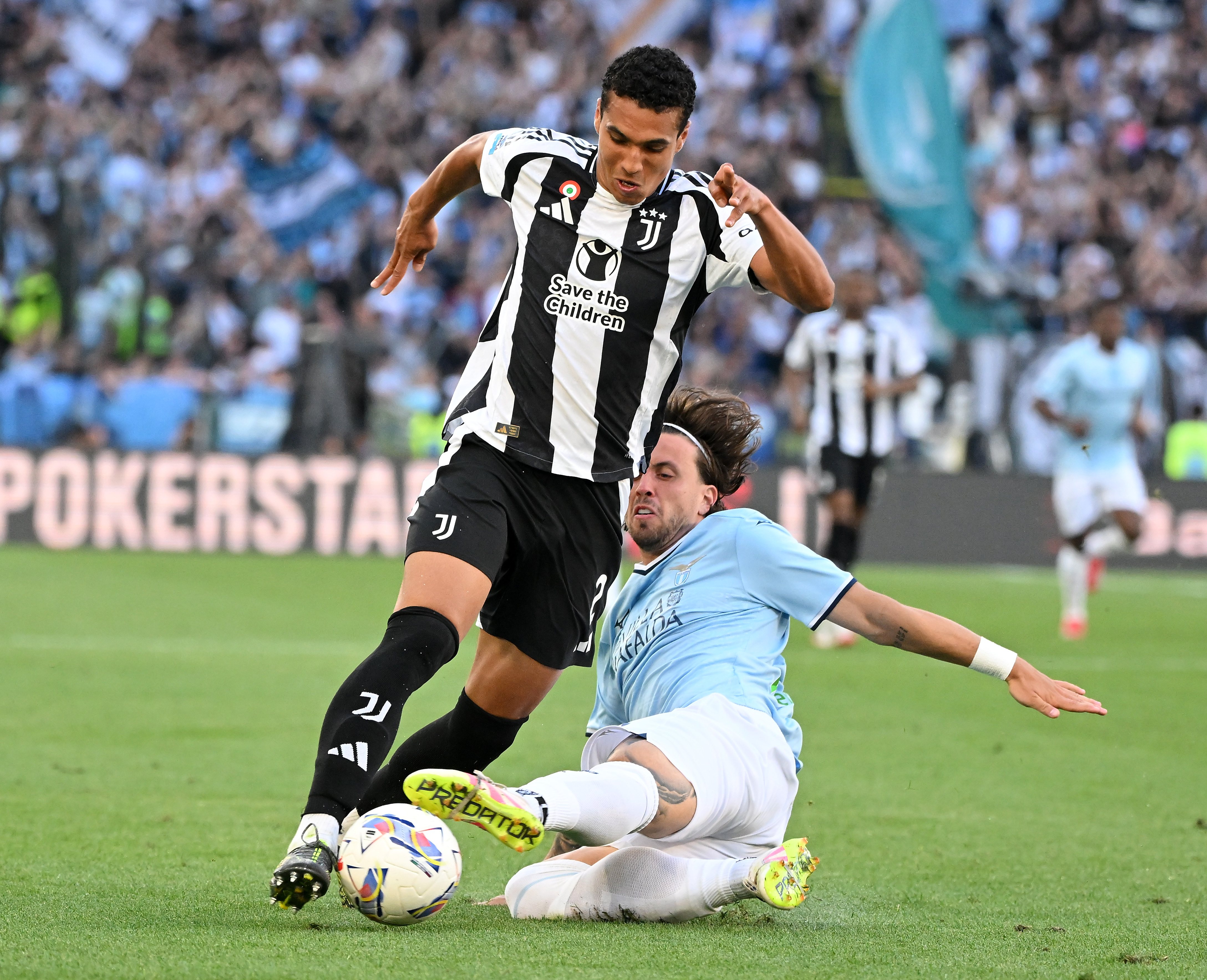 尤文图斯客场大胜,继续领跑意甲联赛 尤文图斯客场大胜,继续领跑意甲联赛