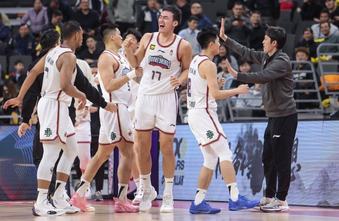 上海男篮客场挑战天津队，期待实现逆袭获胜
