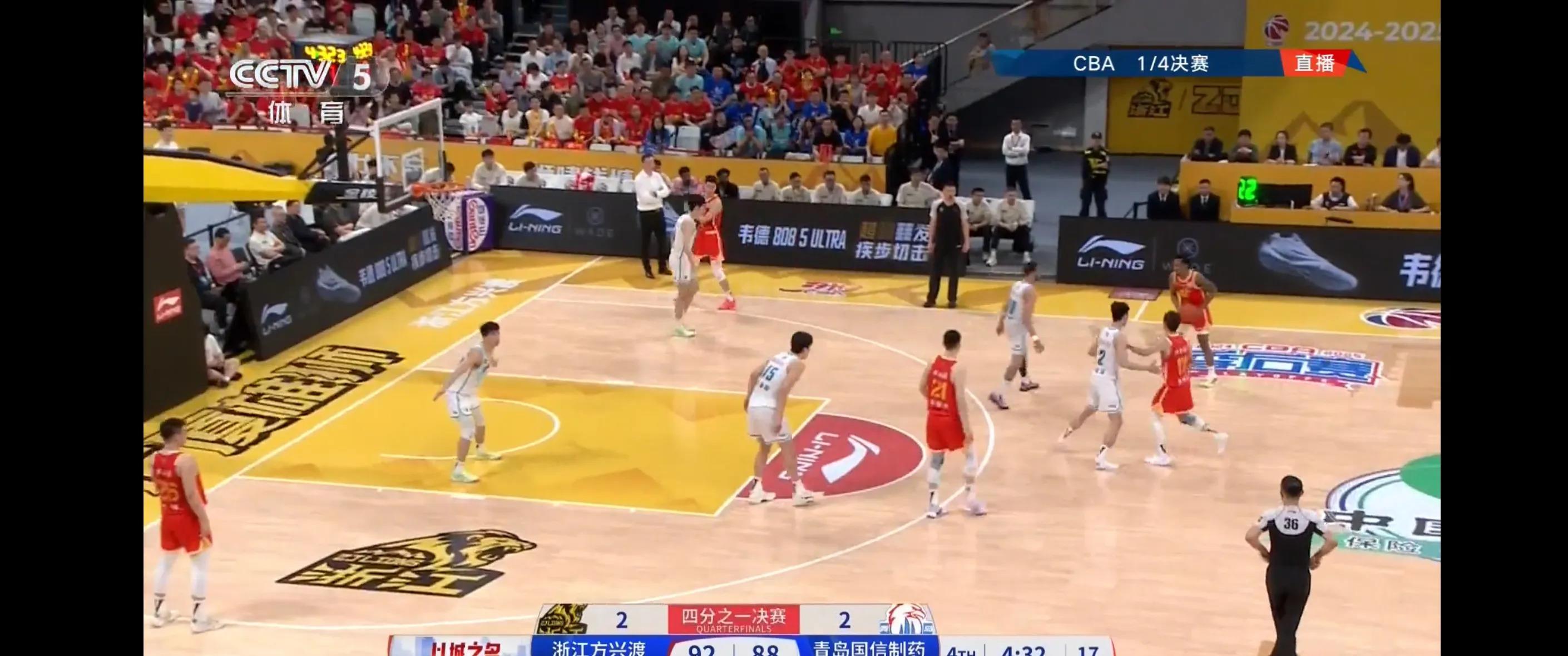 德信官网下载-顶级篮球赛事决出胜负，球员们战斗至最后一刻