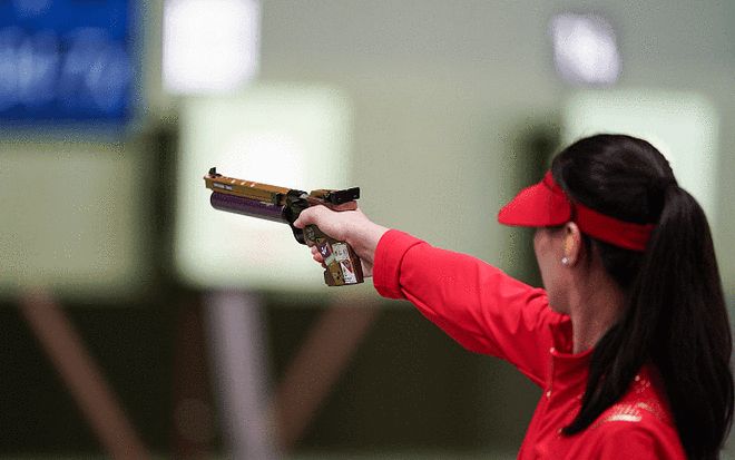 挪威选手斩获女子10公斤级举重铜牌