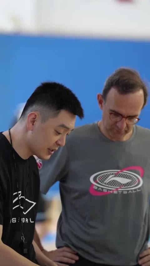 教练组调整战术，球队备战状况良好