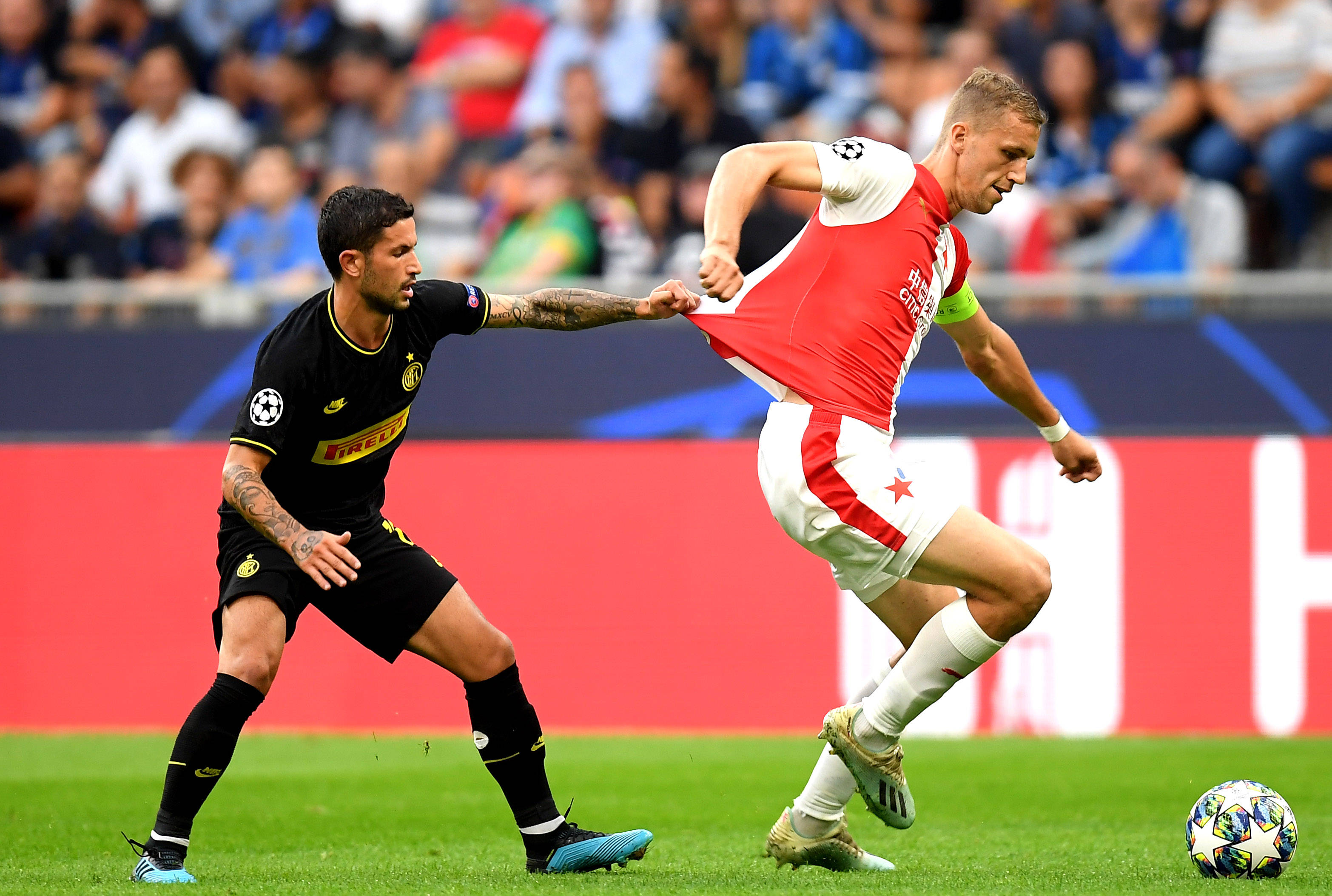 德信体育-里尔主场胜出，欧冠形势稳固