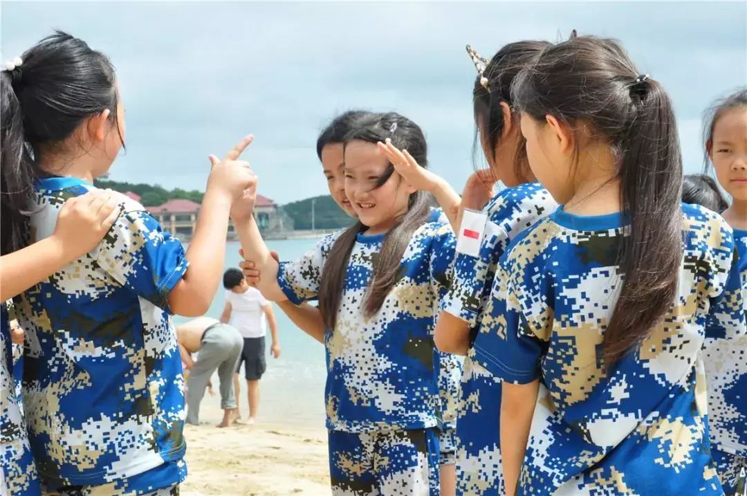 德信体育-队伍合作完美呈现，选手互相配合默契