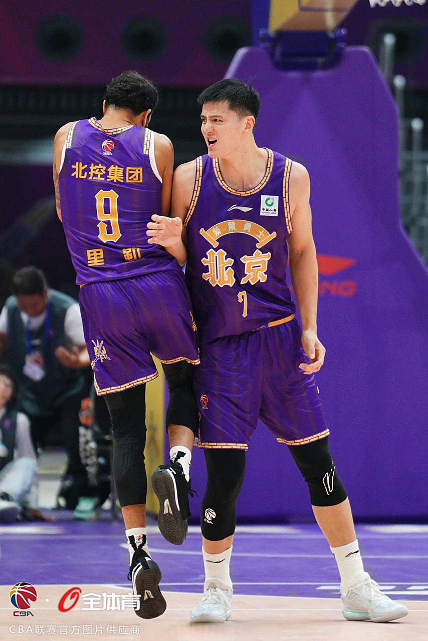 广西男篮大比分告捷,士气大增 广西男篮大比分告捷,士气大增