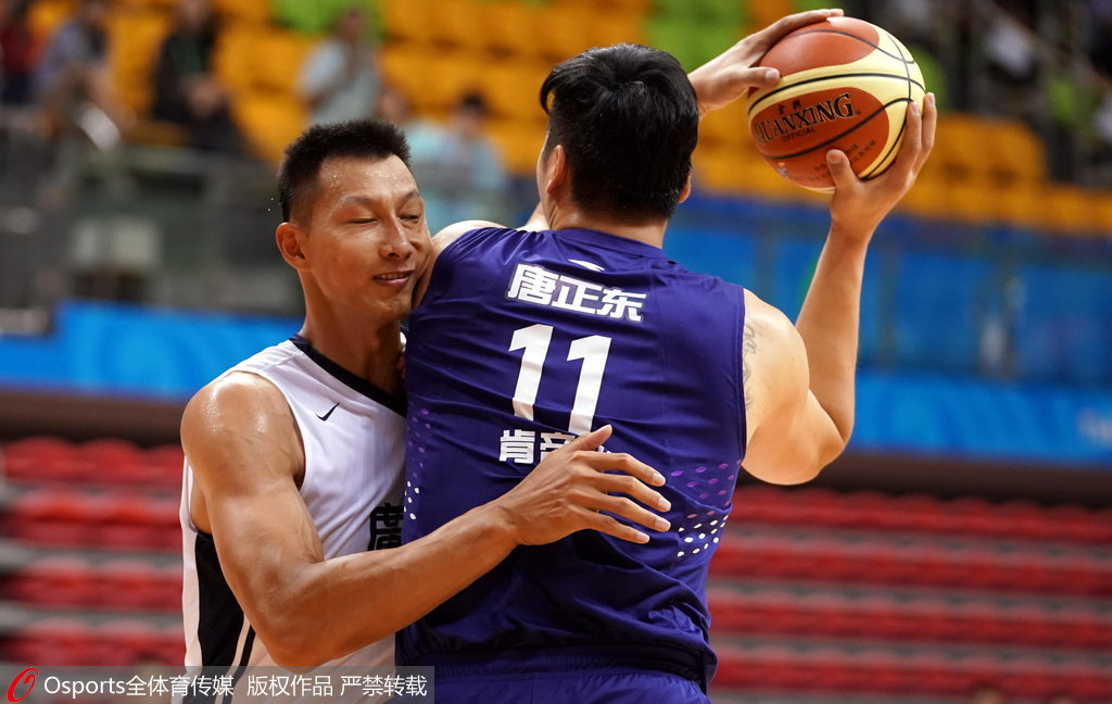 江苏男篮团结一致,迎接新一轮比赛 江苏男篮团结一致,迎接新一轮比赛