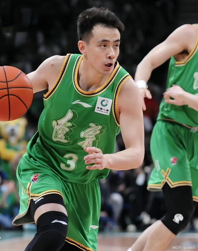 战术调整效果显著，球队士气高涨锋芒毕露